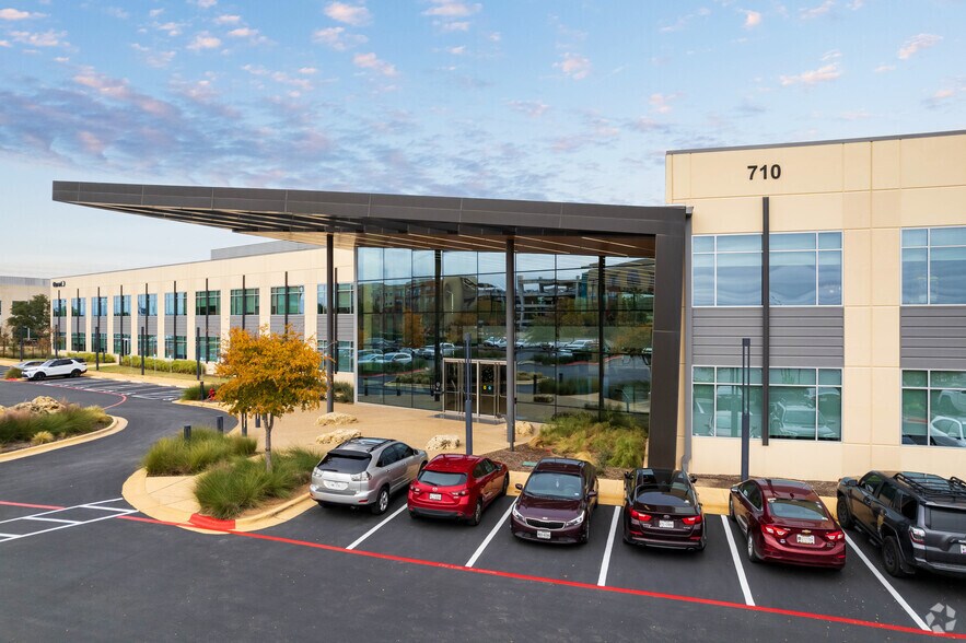 More Photos Of 710 Hester's Crossing Rd, Round Rock Office For Lease