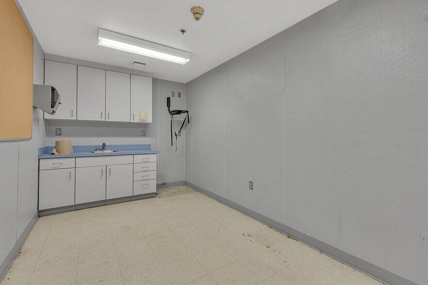 More Photos Of 351 Brighton Ave, Rochester Freestanding For Lease
