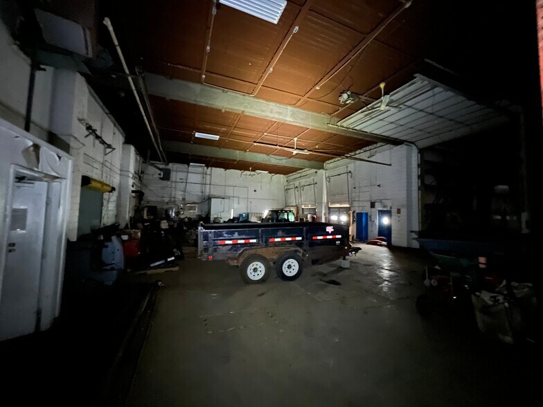 More Photos Of 5081 Whirlybird Ln, East Syracuse Warehouse For Lease