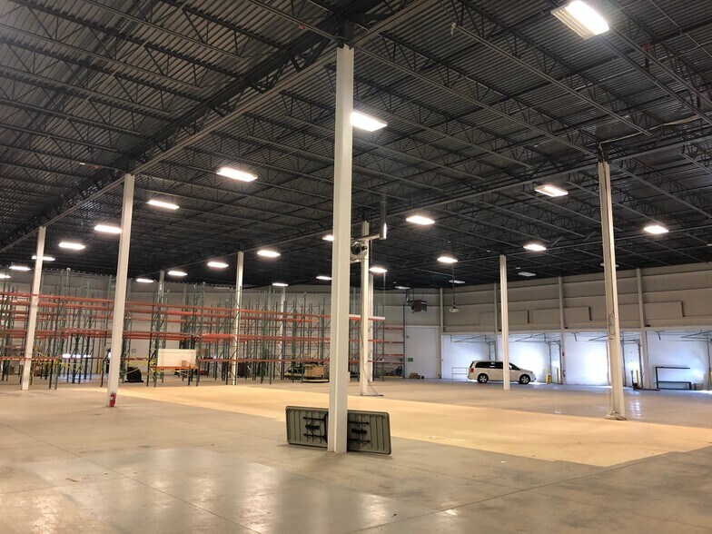 More Photos Of 1275 Park East Dr, Woonsocket Light Distribution For Lease