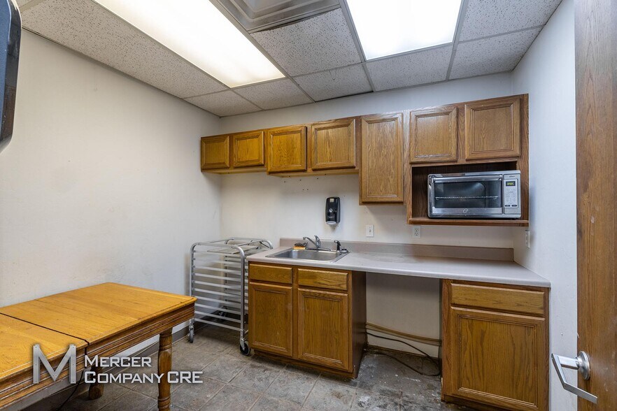 More Photos Of 900 N 4th St, Guthrie Manufacturing For Lease