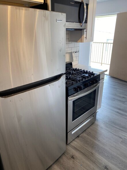 More Photos Of 1014 N Oxford Ave, Los Angeles Apartments For Sale