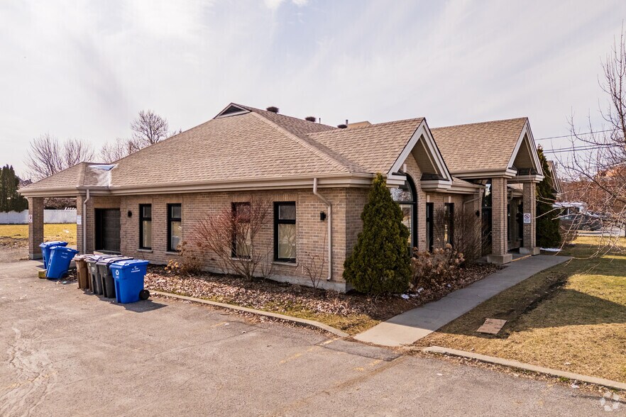 More Photos Of 6005 Grande-Allée, Brossard Storefront Retail Office For Lease