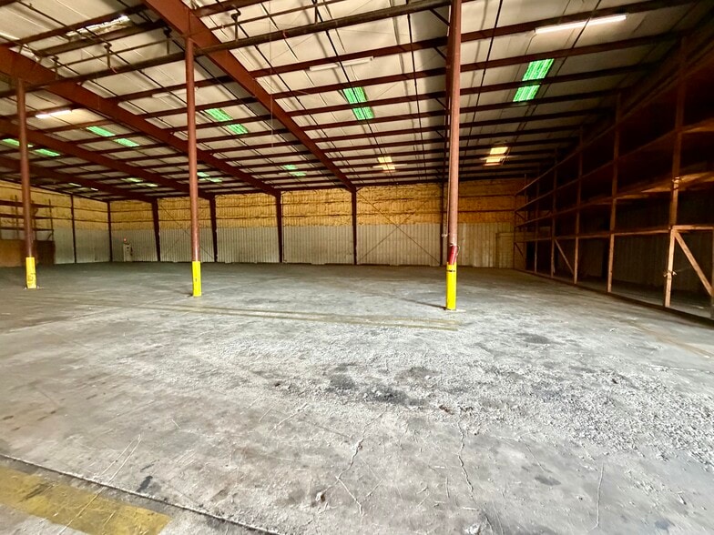 More Photos Of 2720 Commerce Dr, Columbia Warehouse For Lease
