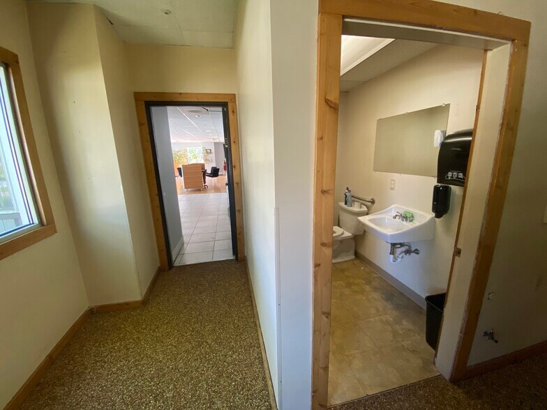 More Photos Of 112 Squires Rd, North Clarendon Auto Dealership For Sale