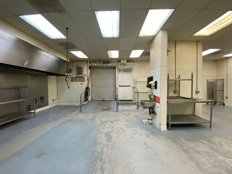 More Photos Of 5200 W Washington Blvd, Los Angeles Flex For Lease