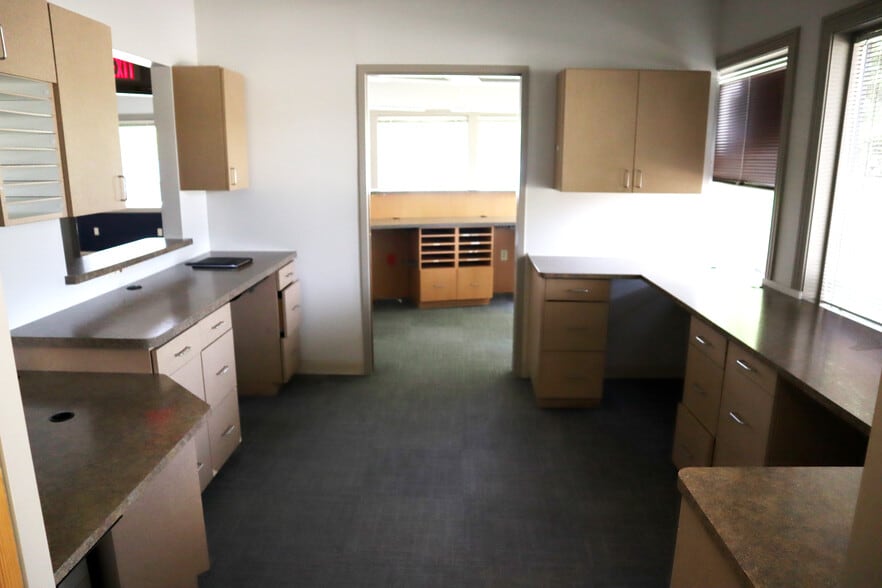 More Photos Of 230-270 E Day Rd, Mishawaka Medical For Lease