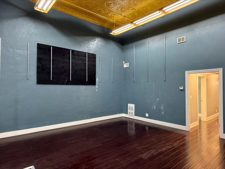 More Photos Of 216 S Main St, Monmouth Office For Lease