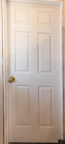 More Photos Of 2816 Old North Point Rd, Baltimore Bar For Sale