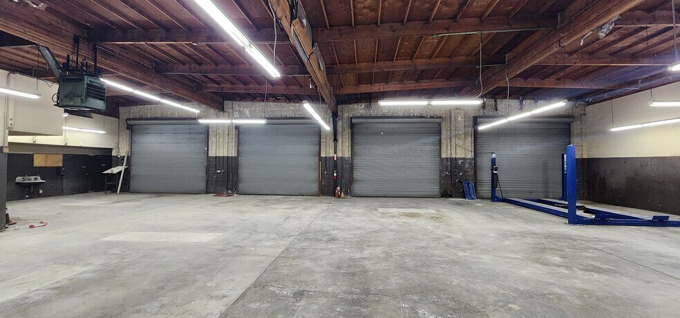 More Photos Of 13330 Sherman Way, North Hollywood Auto Repair For Lease