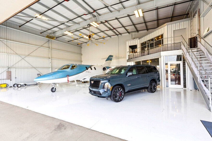 More Photos Of 15809 Addison Rd, Addison Airplane Hangar For Sale