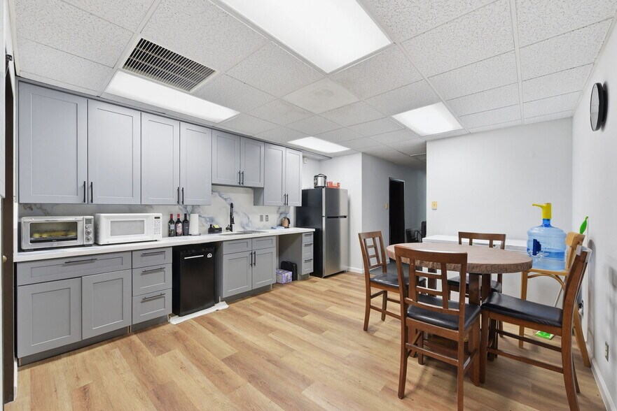 More Photos Of 10940 Stancliff Rd, Houston Office For Lease