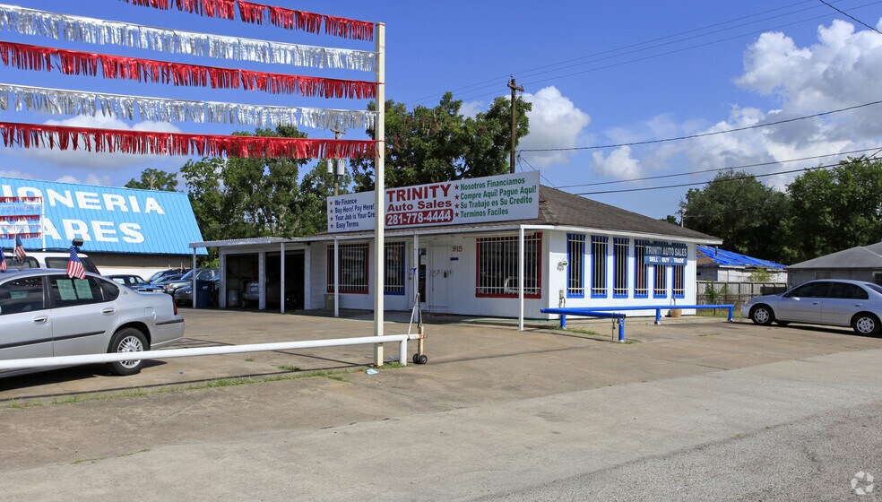 More Photos Of 915 Spencer Hwy, South Houston Auto Dealership For Lease