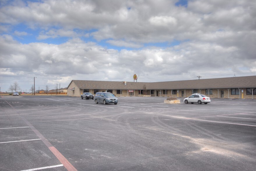 More Photos Of 305 Limestone Ter, Jarrell Unknown For Lease