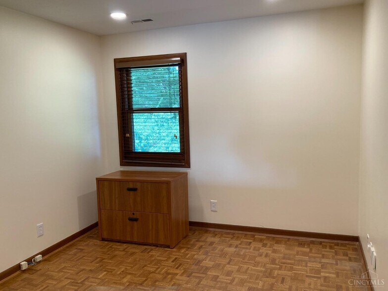 More Photos Of 771 Neeb Rd, Cincinnati Medical For Lease