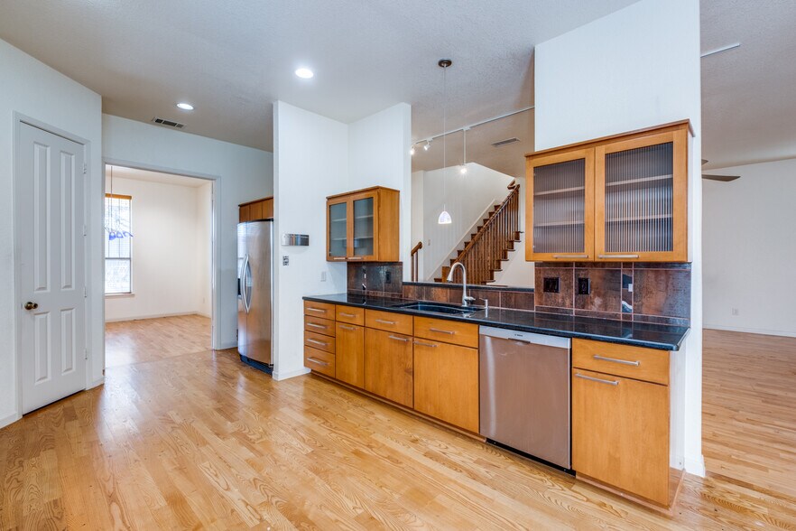 More Photos Of 2002 Moser Ave, Dallas Land For Sale