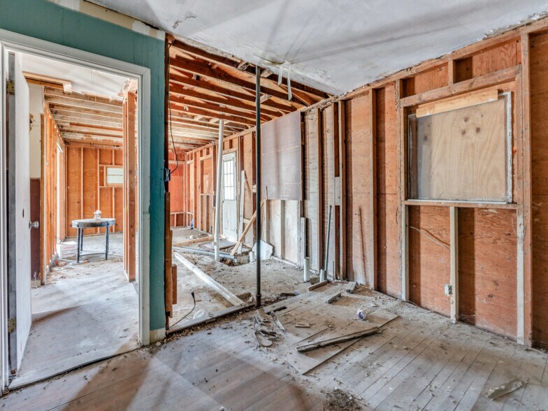 More Photos Of 1415 Jackson St, New Braunfels Office For Sale