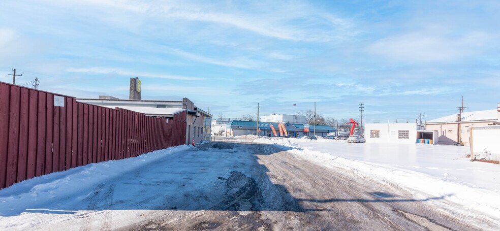 More Photos Of 2816 Old North Point Rd, Baltimore Bar For Sale