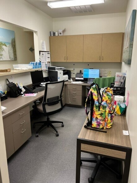 More Photos Of 6160 N Davis Hwy, Pensacola Office For Sale