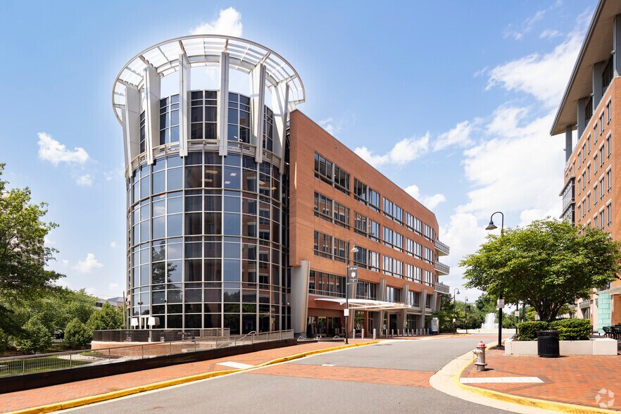 More Photos Of 8010 Towers Crescent Dr, Vienna Unknown For Lease