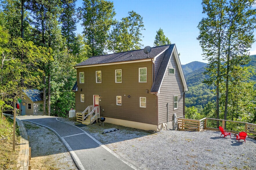 More Photos Of 8026 Buck Creek Rd, Marion Apartments For Sale