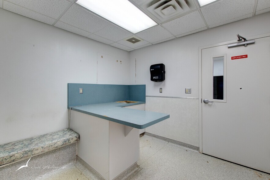 More Photos Of 3981 Ridgemont Dr, Abilene Storefront Retail Office For Sale
