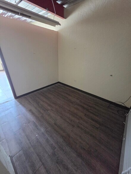 More Photos Of 7410 Boulevard 26, Richland Hills Self Storage For Lease