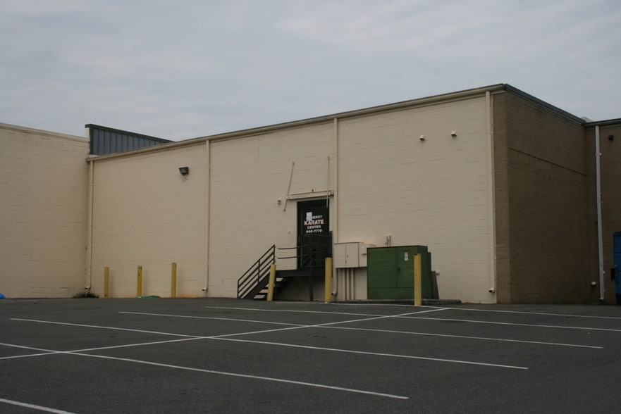More Photos Of 200 Richmond Hwy, Amherst General Retail For Lease
