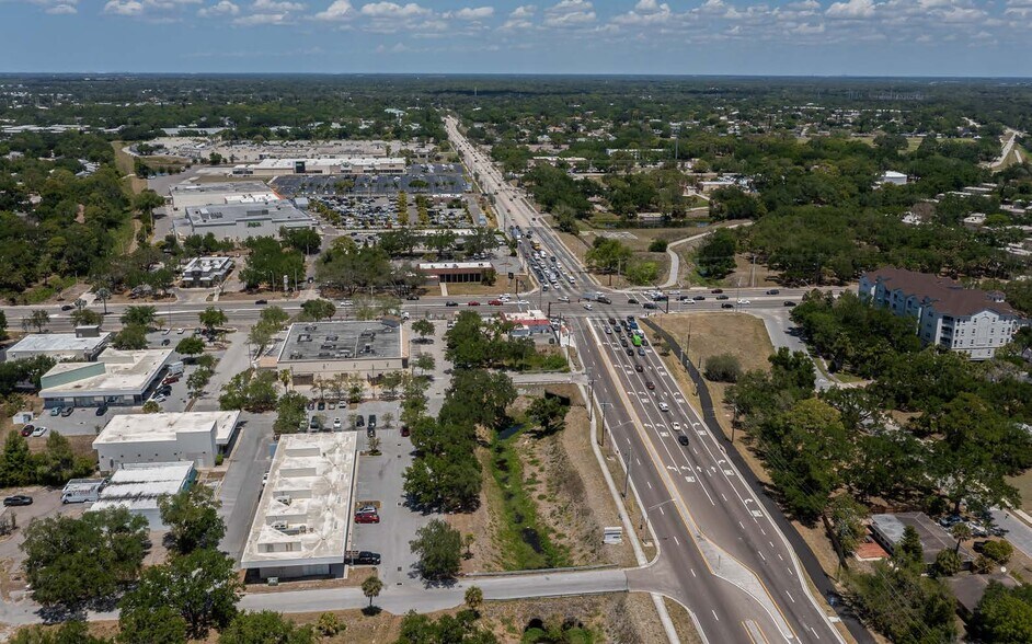 More Photos Of 3550 Fruitville Rd, Sarasota Drugstore For Lease