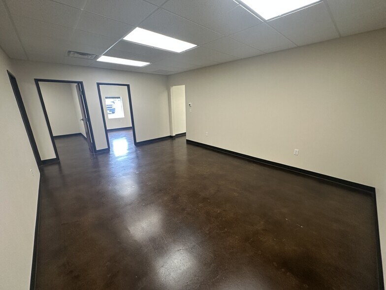 More Photos Of 1509-1521 Central Park Dr, Hurst Unknown For Lease