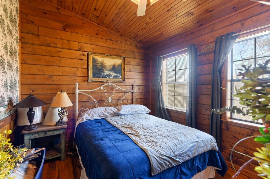 More Photos Of 68438 Eagle Creek Dr, Smithville Hotel For Sale