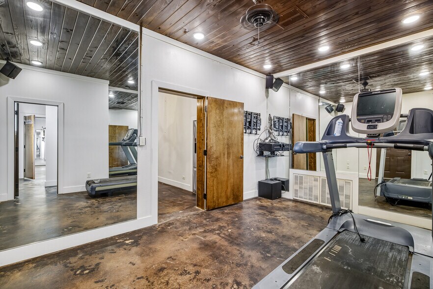 More Photos Of 1000 Louisville Ave, Monroe Office For Sale