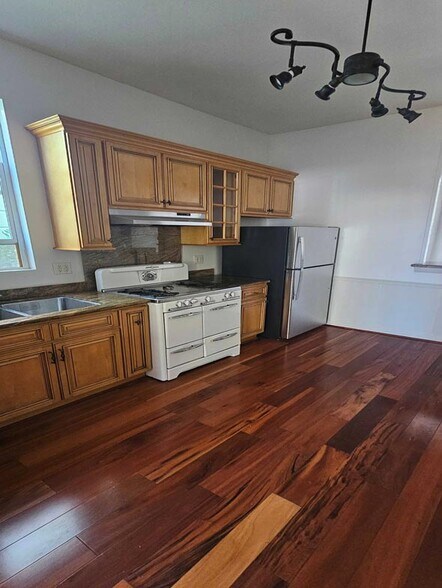 More Photos Of 327-329 Noe St, San Francisco Storefront Retail Residential For Sale