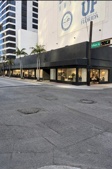 Primary Photo Of 201 N Miami Ave, Miami Storefront For Lease