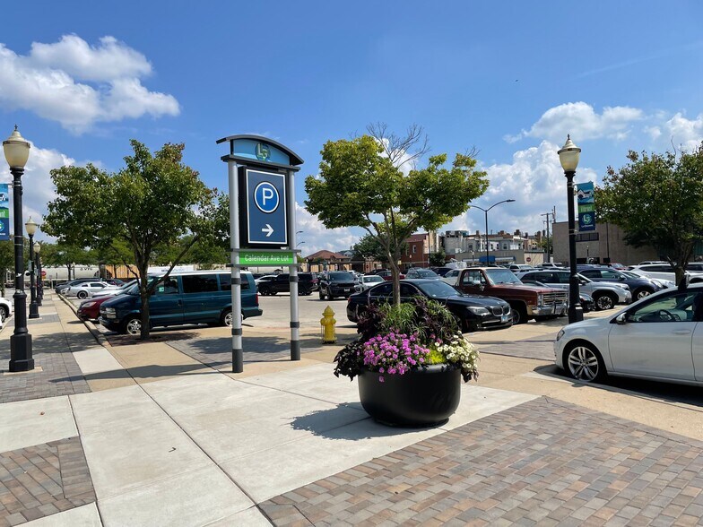 More Photos Of 122B W Calendar Ave, La Grange General Retail For Lease