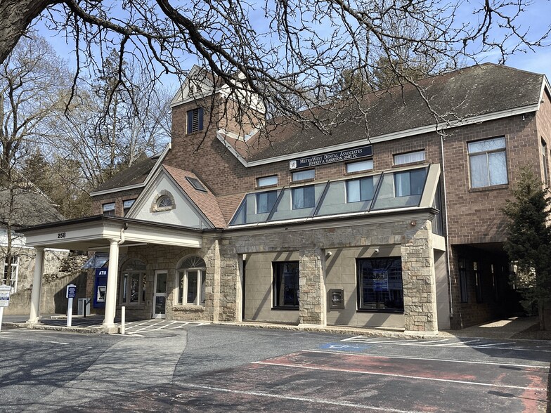 More Photos Of 258 Washington St, Wellesley Office For Sale