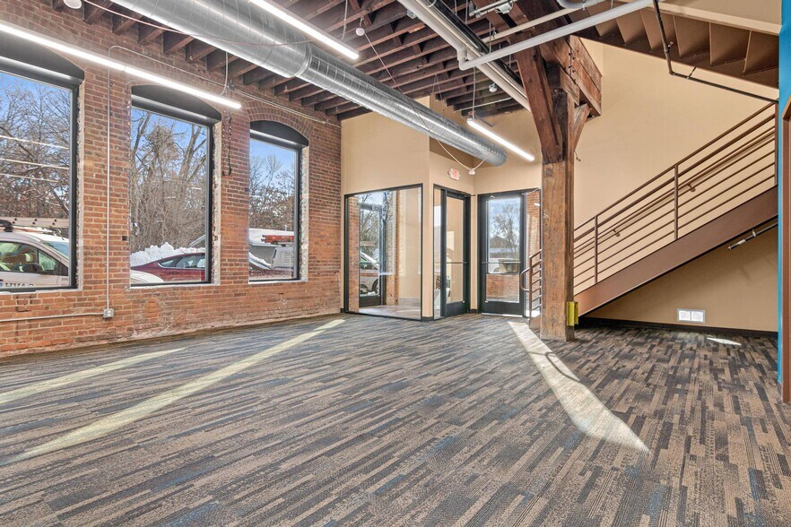 More Photos Of 207 Monroe St N, Hudson Warehouse For Sale