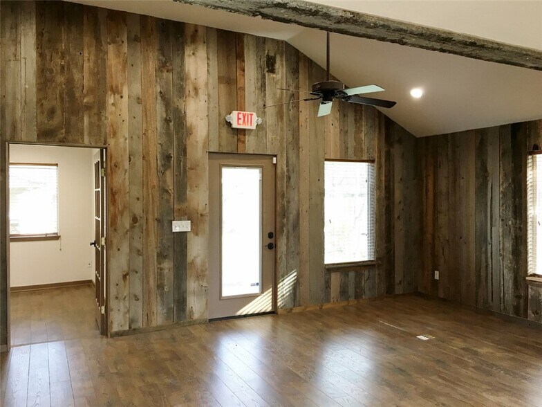 More Photos Of 302 E Milam St, Round Rock Office For Lease