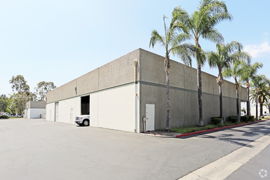 More Photos Of 2910 E La Palma Ave, Anaheim Warehouse For Lease