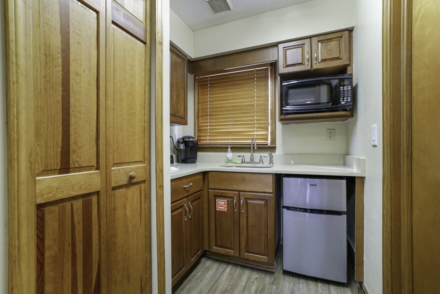 More Photos Of 1734 Kingsley Ave, Orange Park Office For Lease