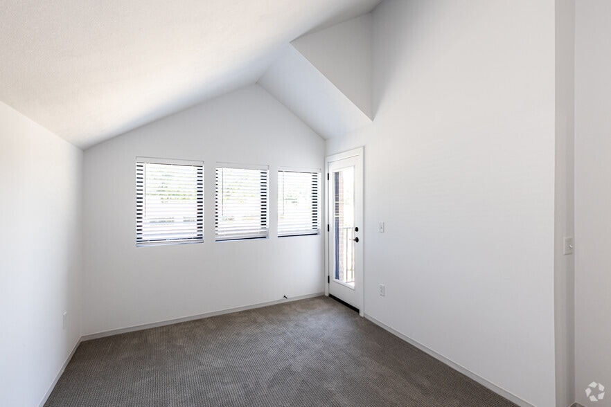 More Photos Of 6115 Nieman Rd, Shawnee Apartments For Sale