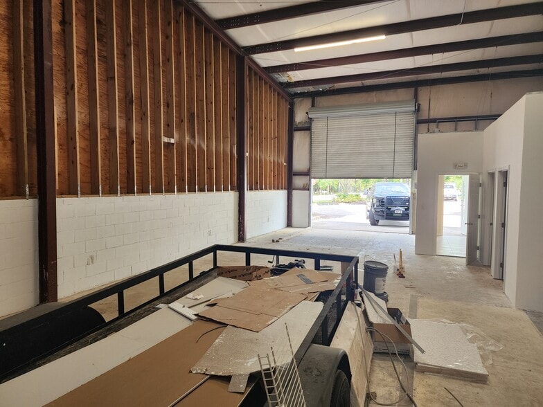 More Photos Of 460 NW Concourse Pl, Port Saint Lucie Light Manufacturing For Lease