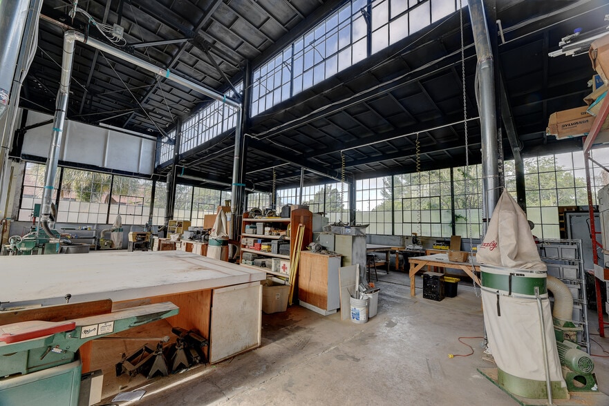 More Photos Of 555 E 3rd St, Jacksonville Warehouse For Lease