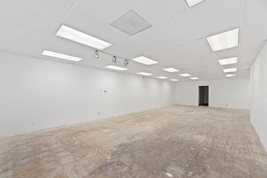 More Photos Of 30313-30317 Canwood St, Agoura Hills Unknown For Lease