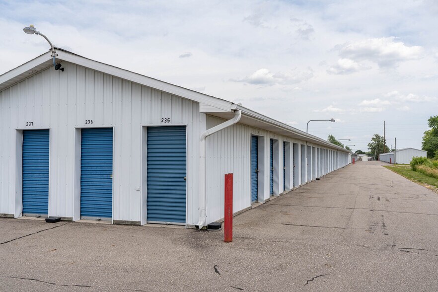 More Photos Of 1067 N Mission Rd, Mount Pleasant Self Storage For Sale