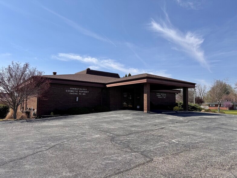 More Photos Of 909 E Grant St, Macomb Medical For Sale