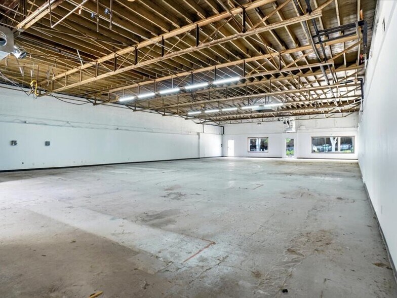 More Photos Of 2927 Morton St, Fort Worth Storefront For Sale