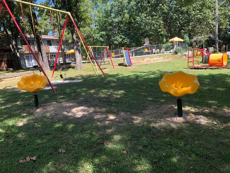 More Photos Of 4171 E US Highway 54, Linn Creek Trailer Camper Park For Sale