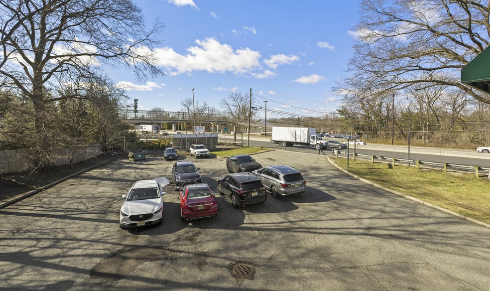 More Photos Of 584 State Rt 17, Ridgewood Office Residential For Lease