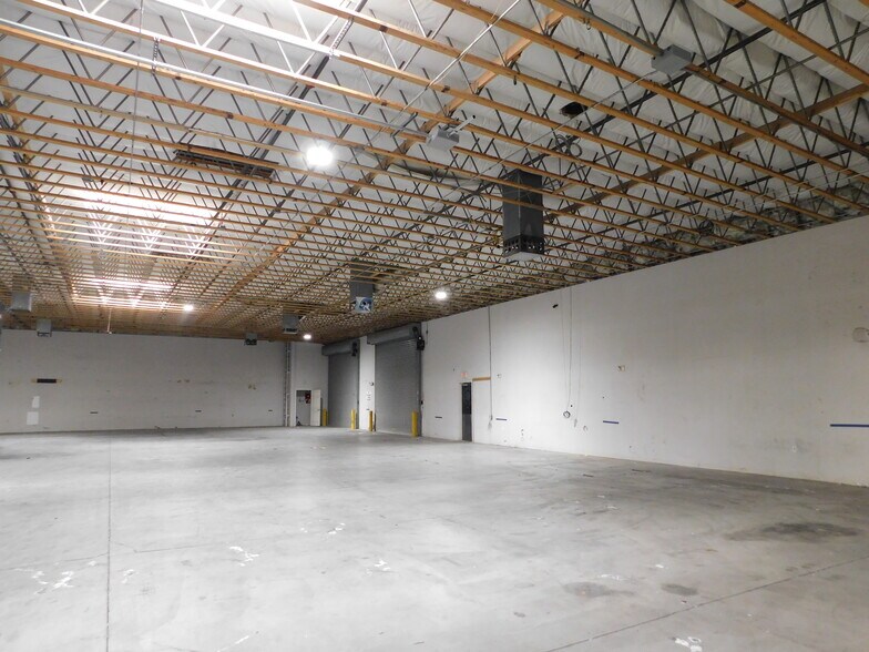 More Photos Of 4830 W Oquendo Rd, Las Vegas Light Manufacturing For Lease